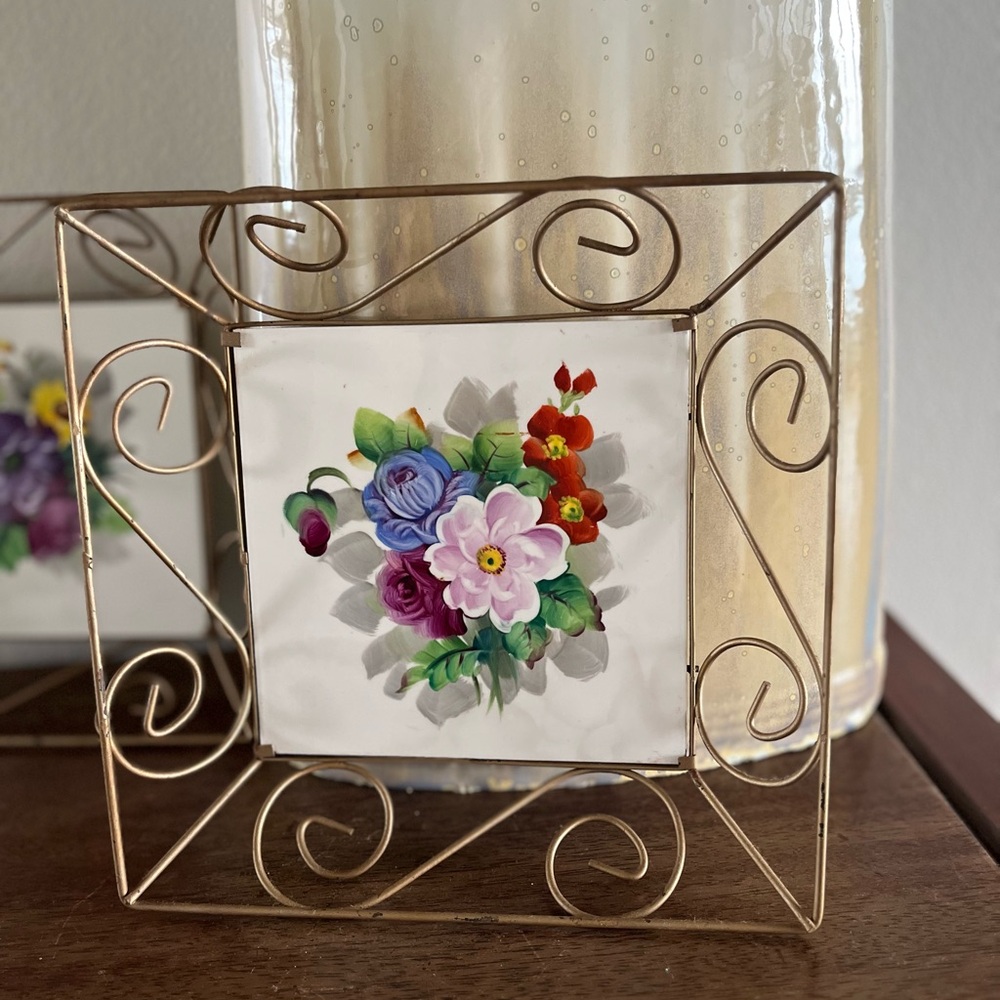 Vintage 60’s - 70’s wall decor, metal swirls framing square floral tiles - Picture 3 of 15